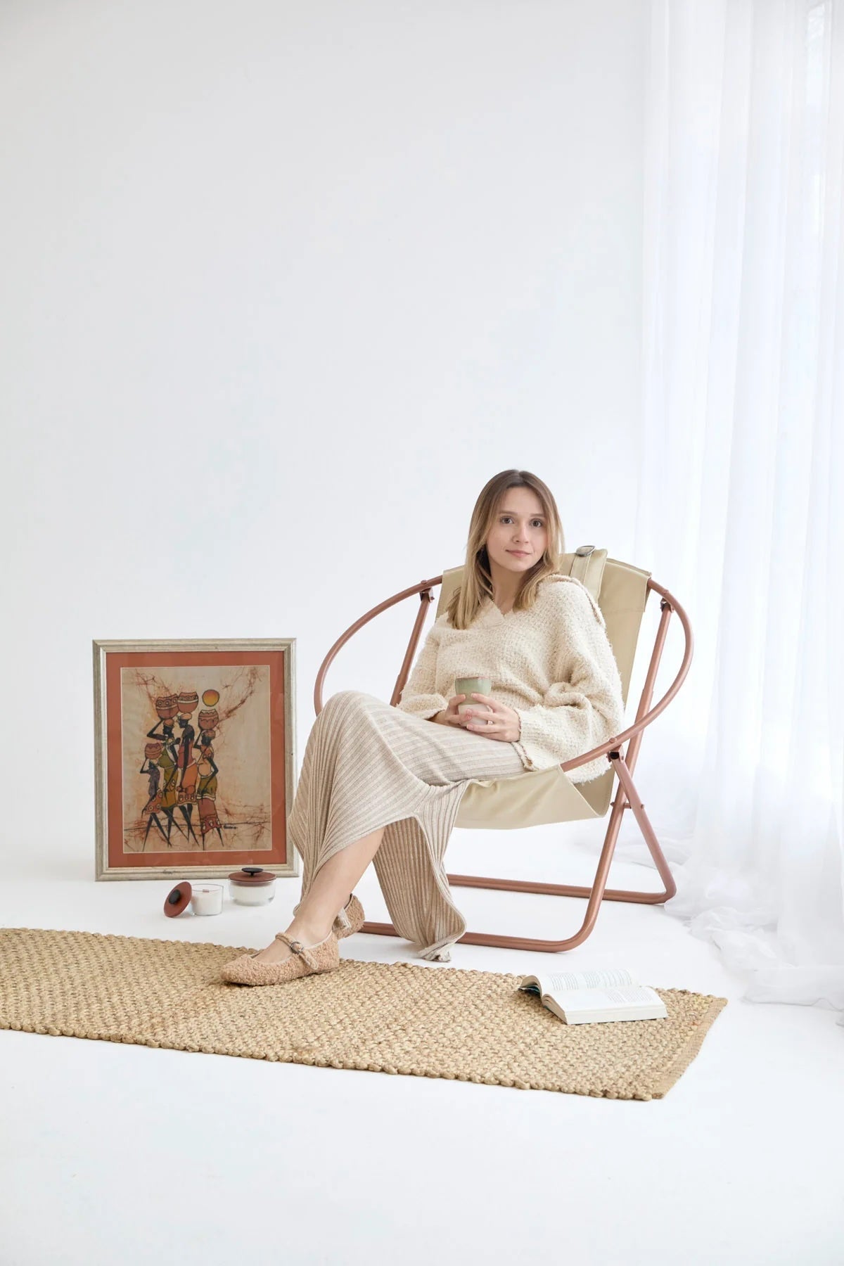 Silla plegable de piel sintética con estructura de metal color beige