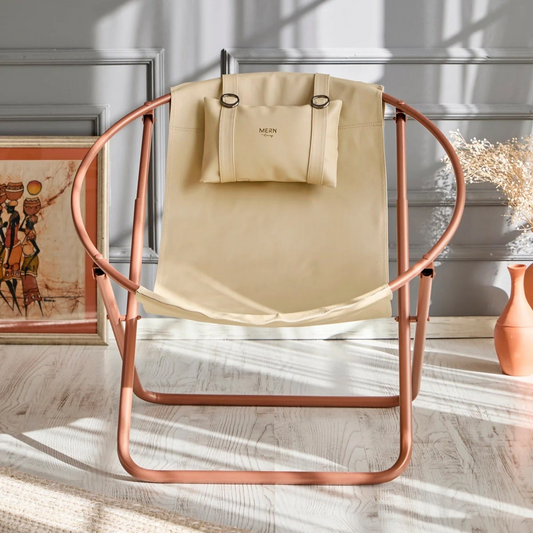 Silla plegable de piel sintética con estructura de metal color beige