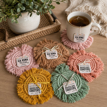 Sous-verres tressés à pompons pastel