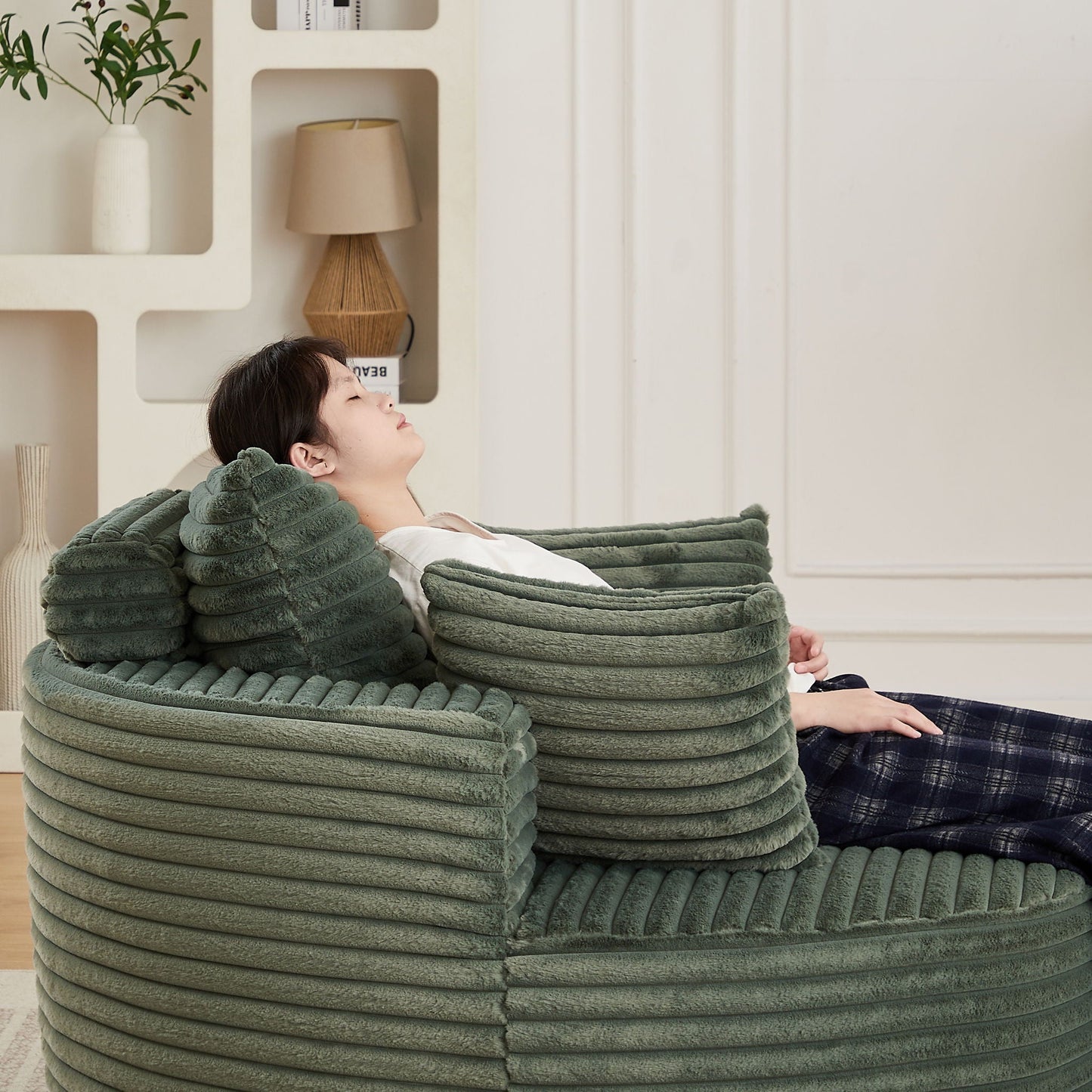 Modern single sofa with a backrest pillow