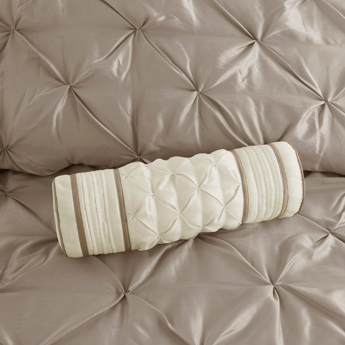 Elegant 7 Piece Tufted Comforter Set For A Queen