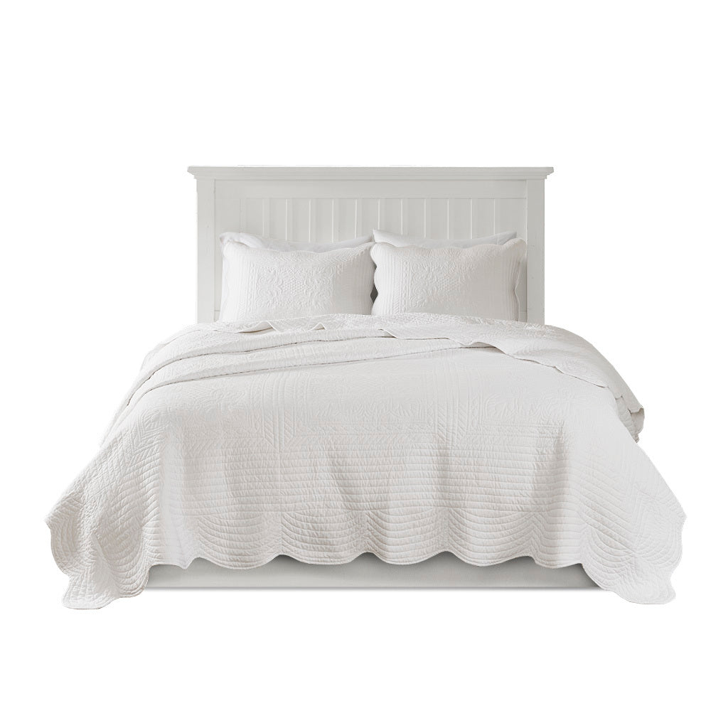 HouseOfZazla 3-Piece White Reversible Scalloped Edge Quilt Set with shams on Tampa Home & Garden Store