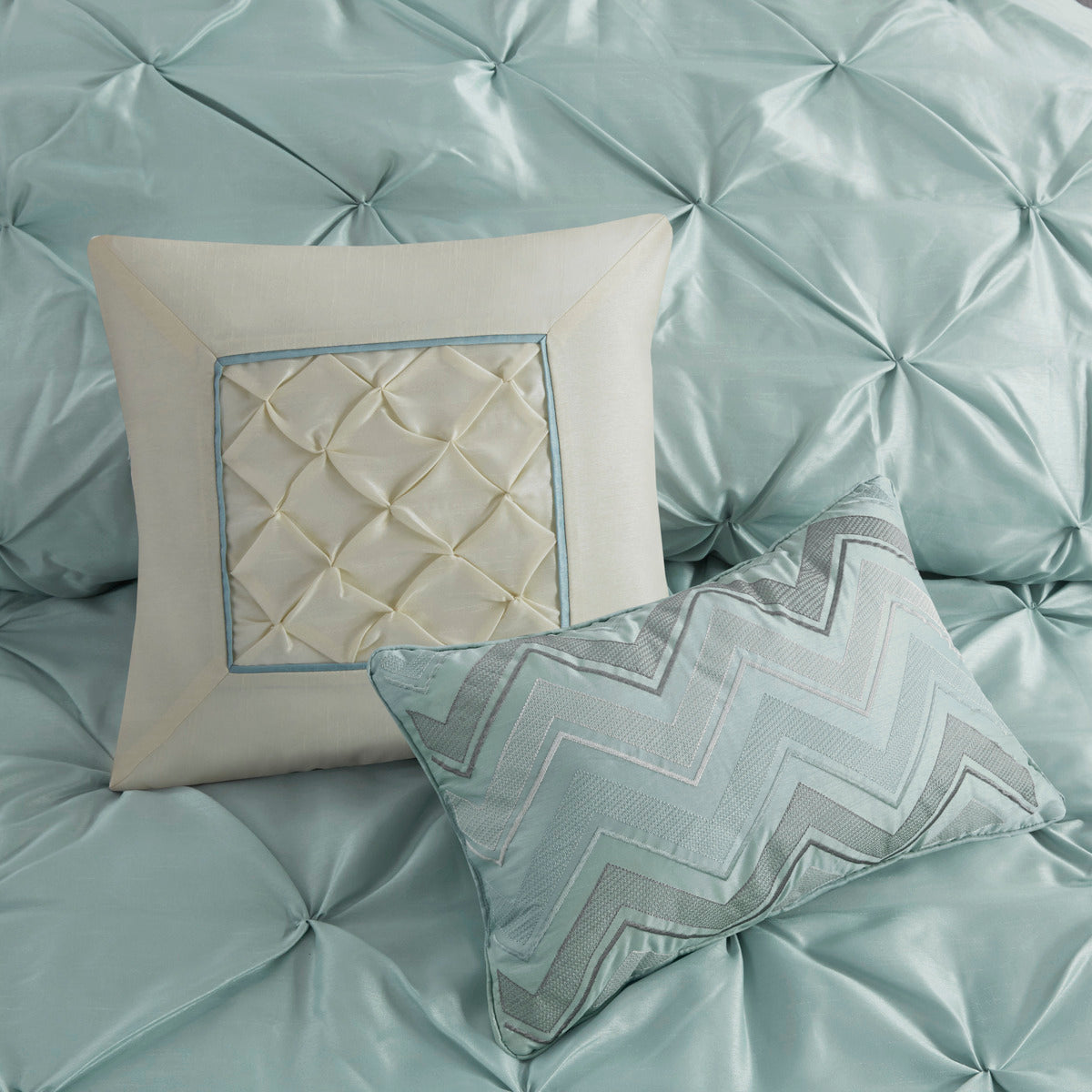 7 Piece Tufted Comforter Set in Seafoam King