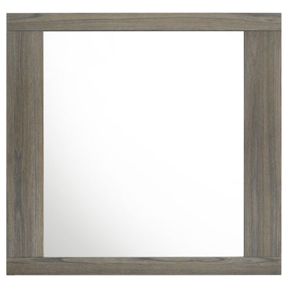 4 Piece Queen Bedroom Set with Storage and Mirror