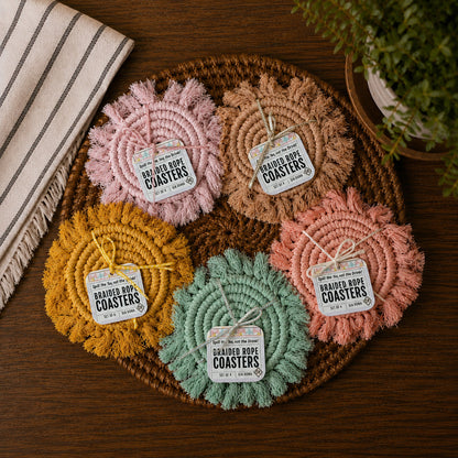 Sous-verres tressés à pompons pastel