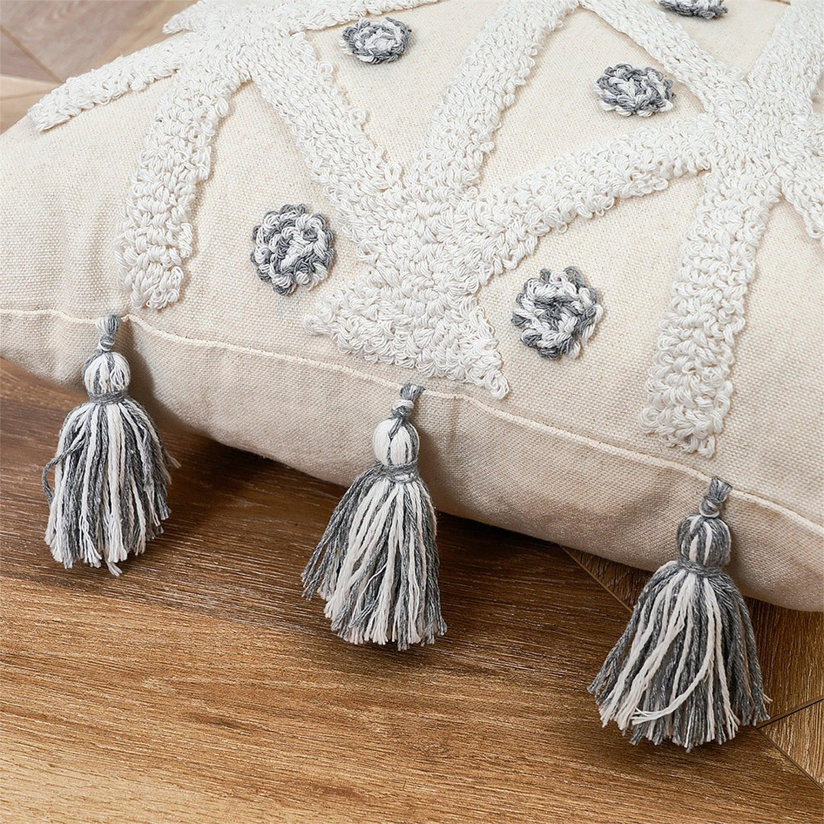 Stevvex cushion cover beige cotton-linen hand-woven with tufted trim and tassels on Tampa Home & Garden Store
