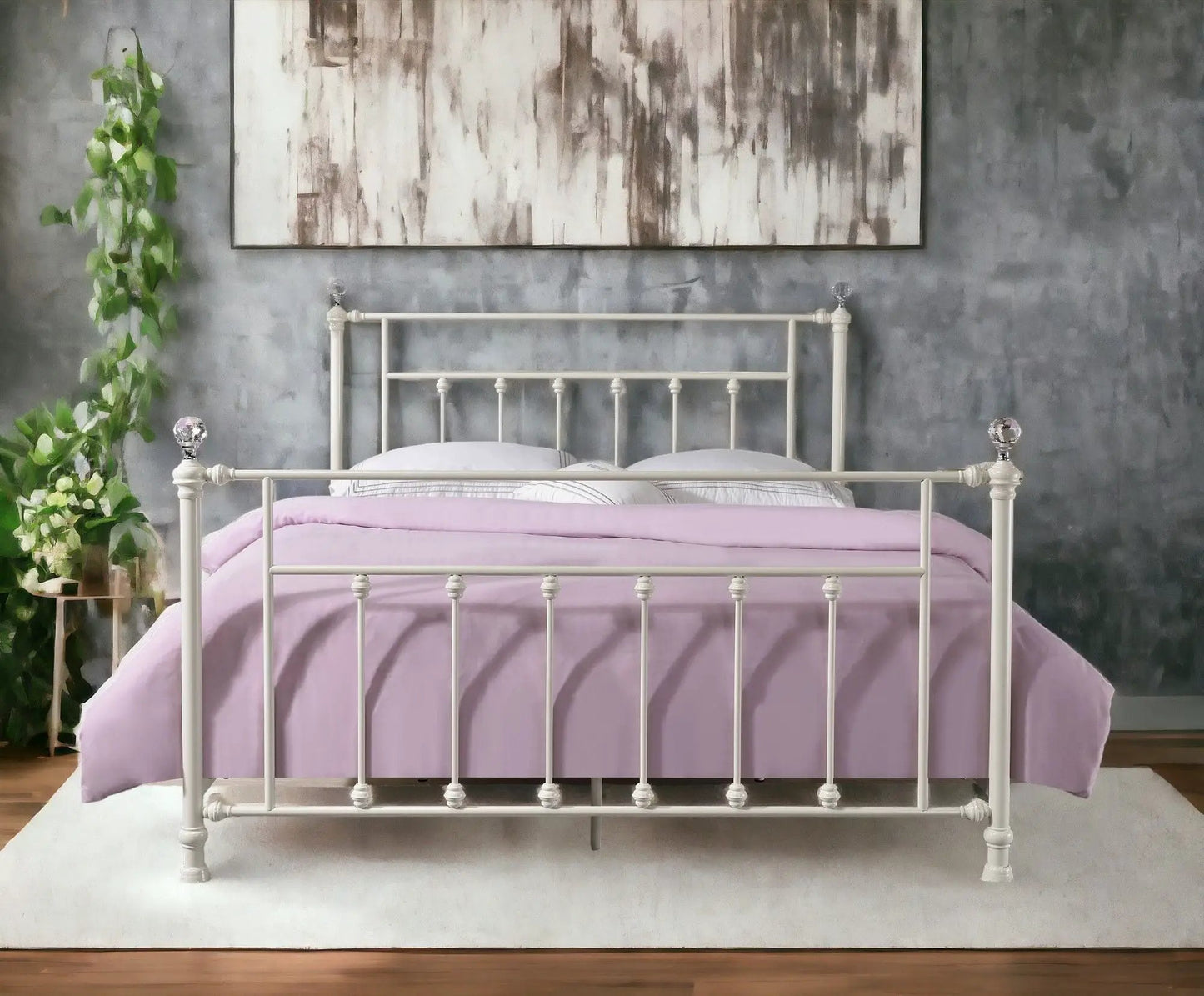 Comet Bed With Elegant Spindle Design and Frame