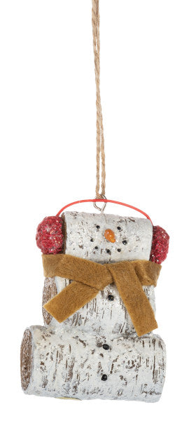 Bonhomme de neige avec une bûche de bouleau -