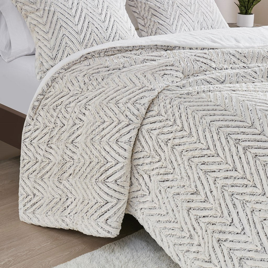 Ultra Plush Down Alternative Comforter in Ivory