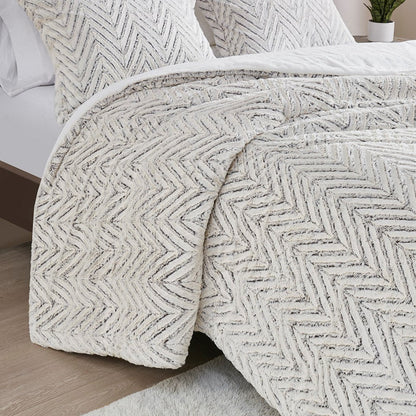 Ultra Plush Down Alternative Comforter in Ivory