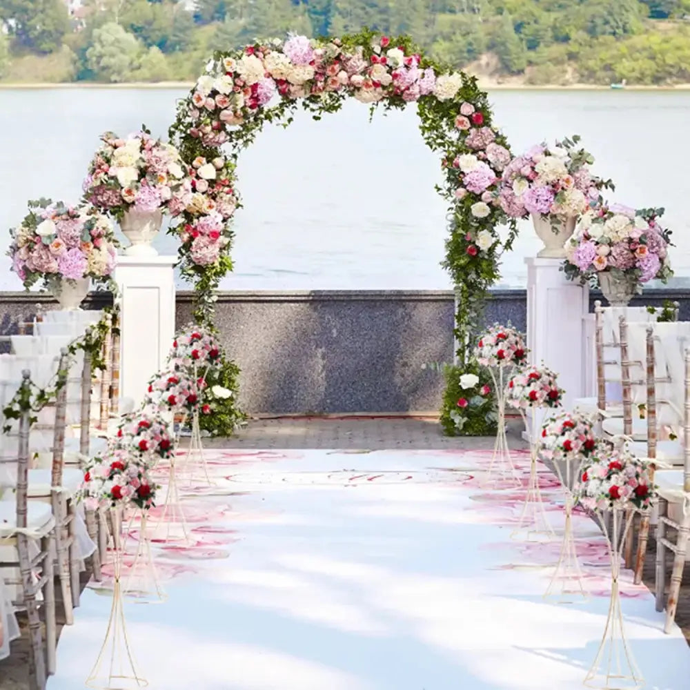 Luxurious Gold Trumpet Vase and Centerpiece
