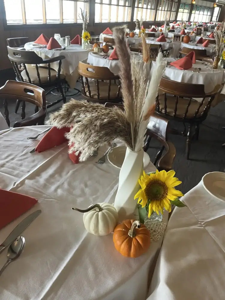 Decorbites white twisted plastic vase on banquet table with dried pampas and a sunflower on Tampa Home & Garden Store