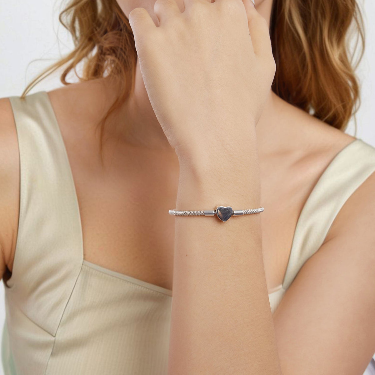 925 Sterling Silver bracelet with heart charm, 17.0 cm inner diameter, by Bids.com on Tampa Home & Garden Store
