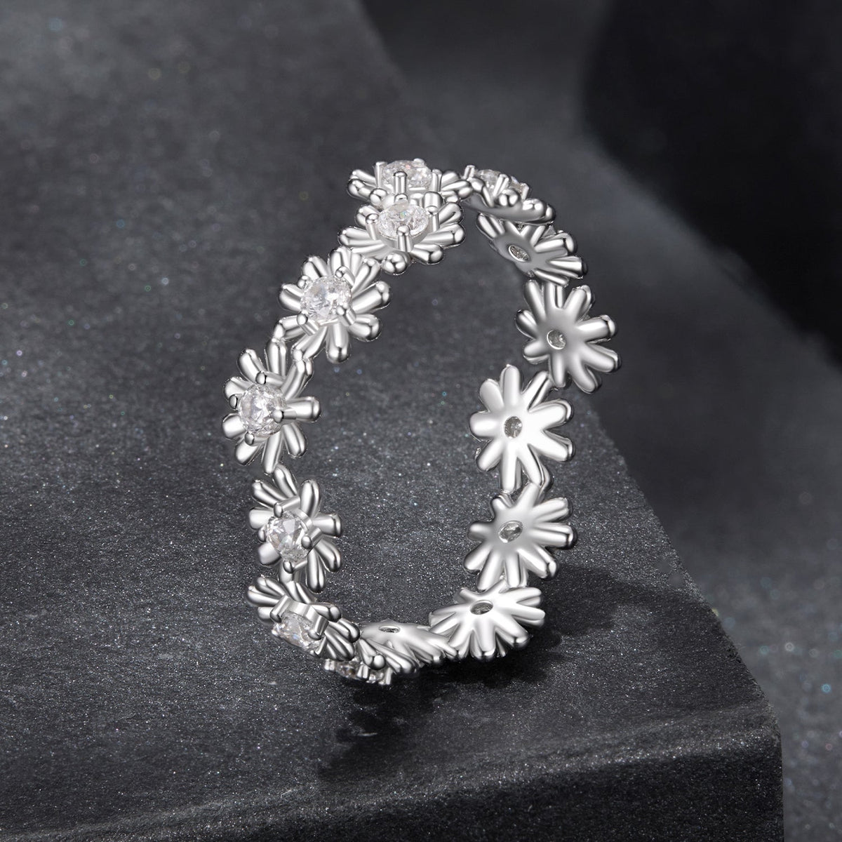 925 Sterling Silver Moissanite flower ring with daisy-link band size 7 on Tampa Home & Garden Store
