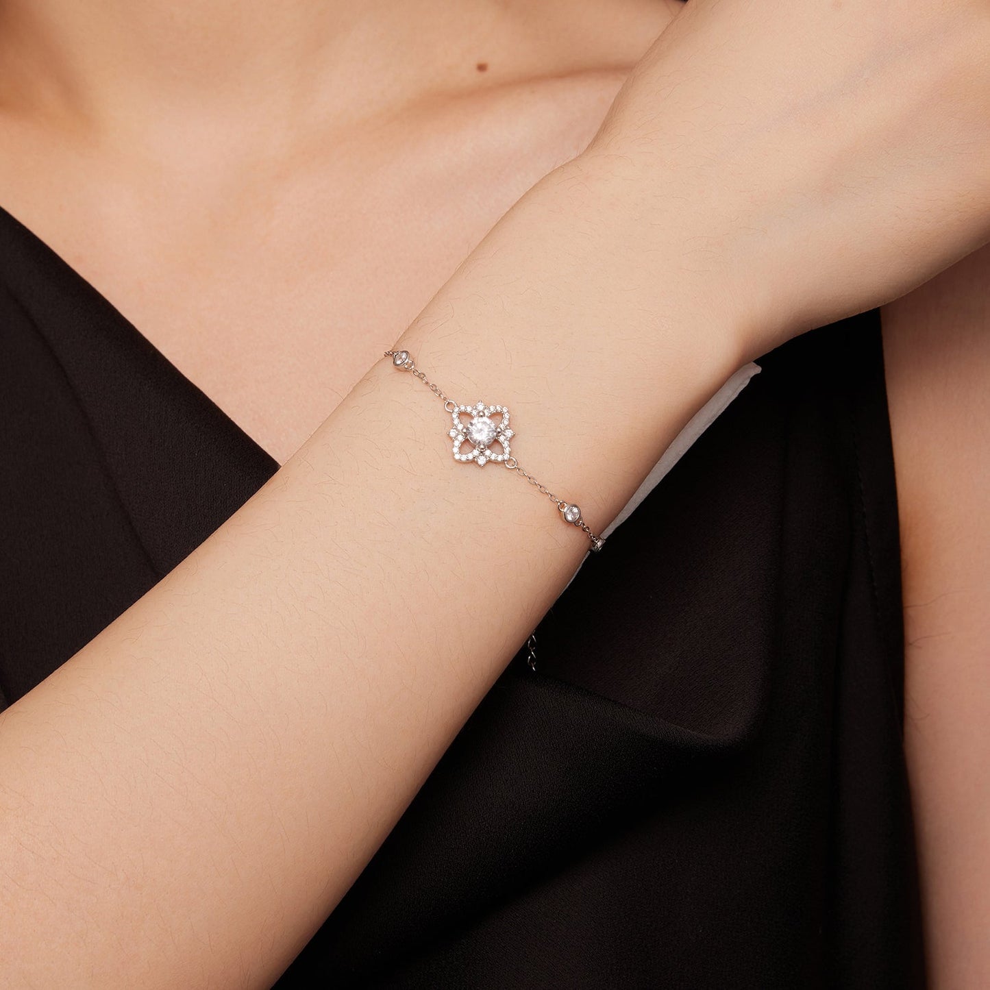 Bracelet S925 sterling silver moissanite with a floral halo and center stone, 16cm+5cm extender on Tampa Home & Garden Store