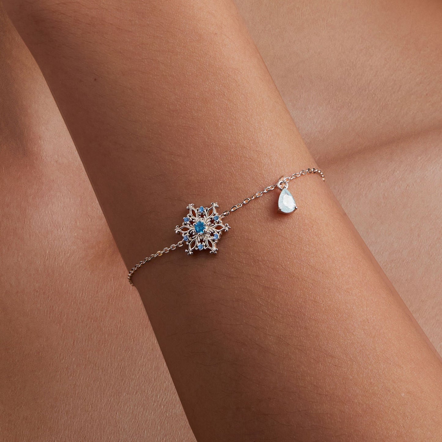 Bracelet 925 sterling silver plated with ice flower zirconia centerpiece and teardrop charm on Tampa Home & Garden Store