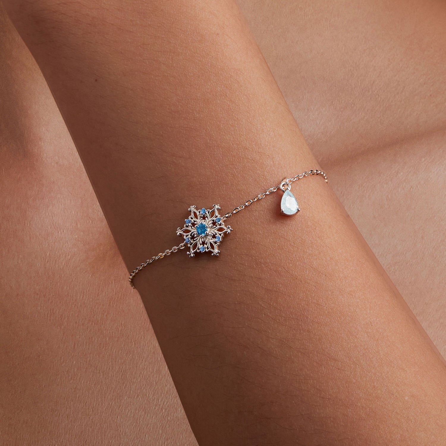 Bracelet 925 sterling silver plated with ice flower zirconia centerpiece and teardrop charm on Tampa Home & Garden Store