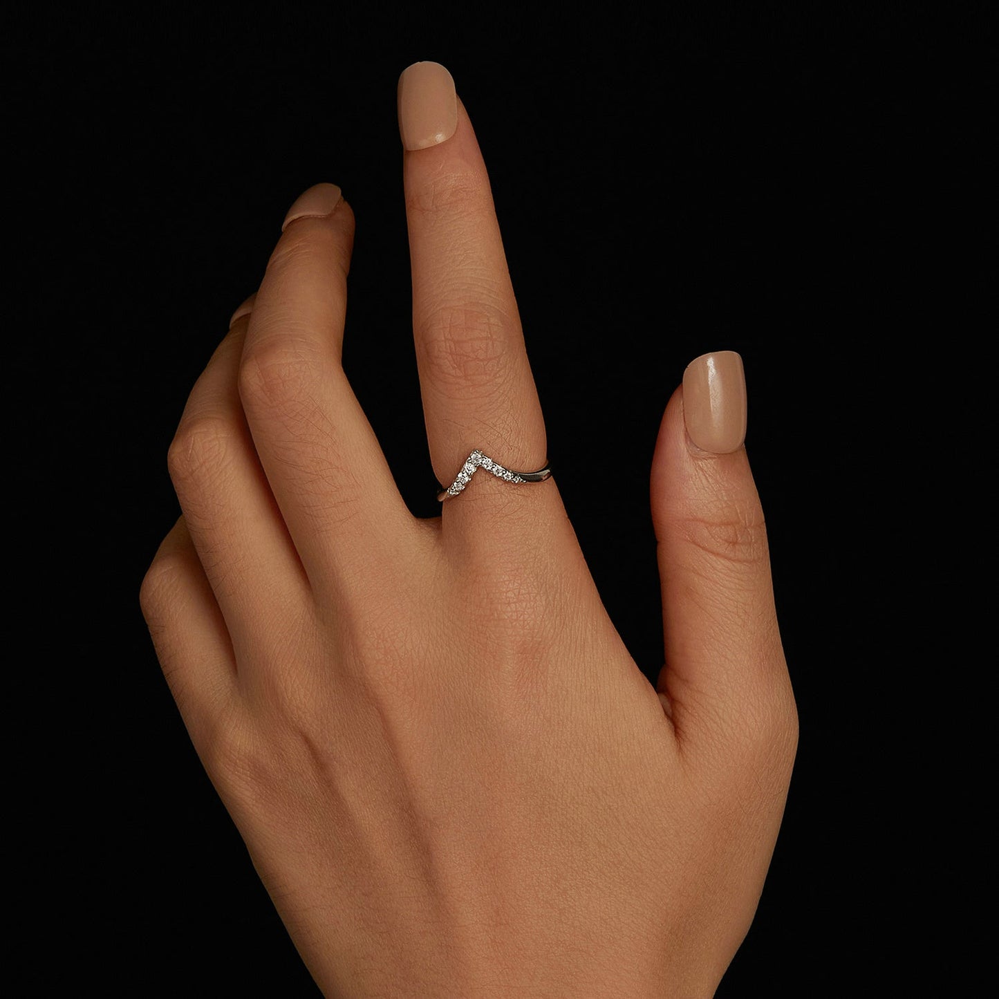 Ring Bids.com S925 sterling silver moissanite, 1.7mm stones, V-shaped chevron band, size 6 on Tampa Home & Garden Store