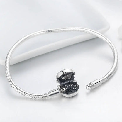 Bracelet: 925 sterling silver with cat head charm, snake chain, 17cm, Bids.com on Tampa Home & Garden Store