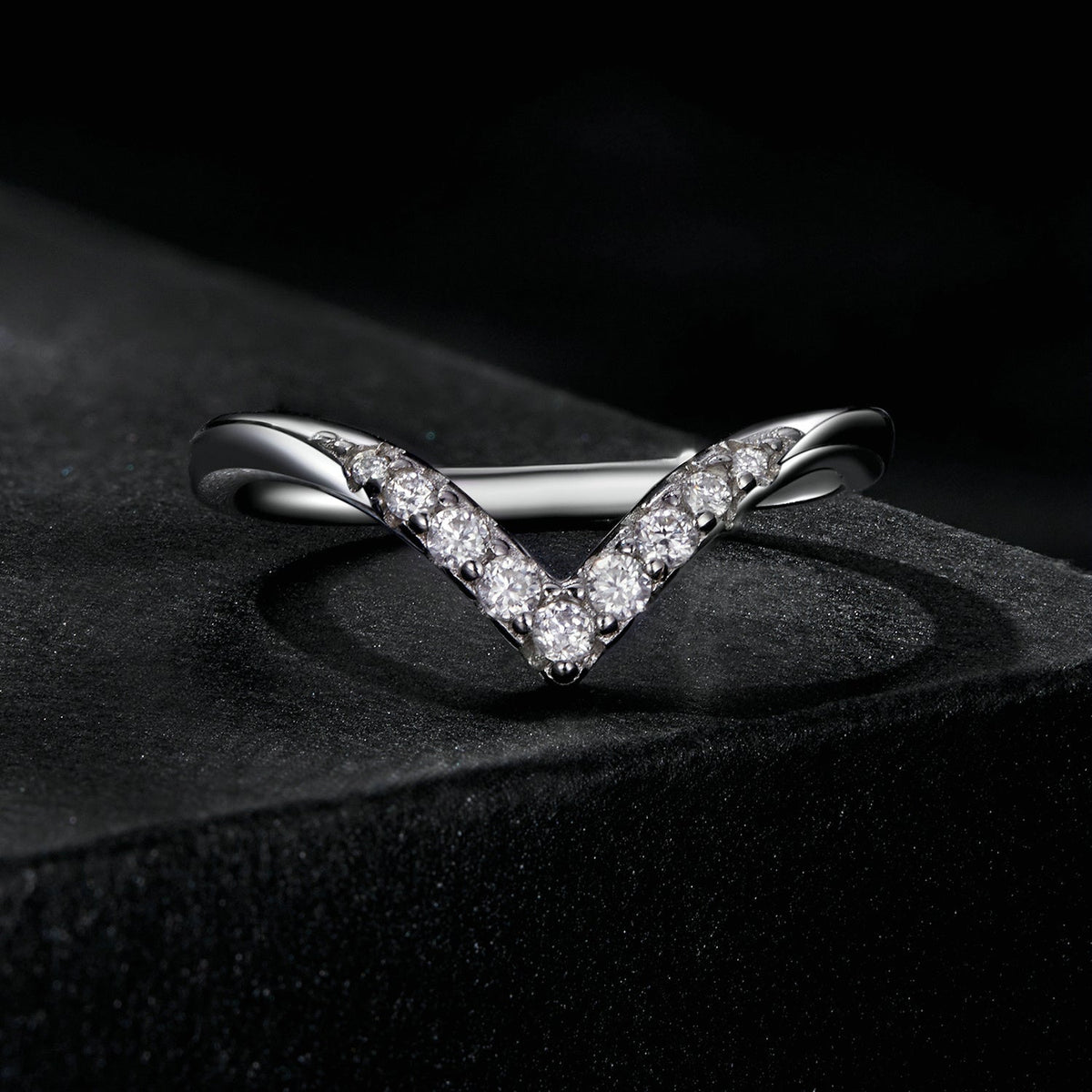Ring S925 silver Moissanite 1.7mm, women's size 6, V-shaped band with stones by Bids.com on Tampa Home & Garden Store