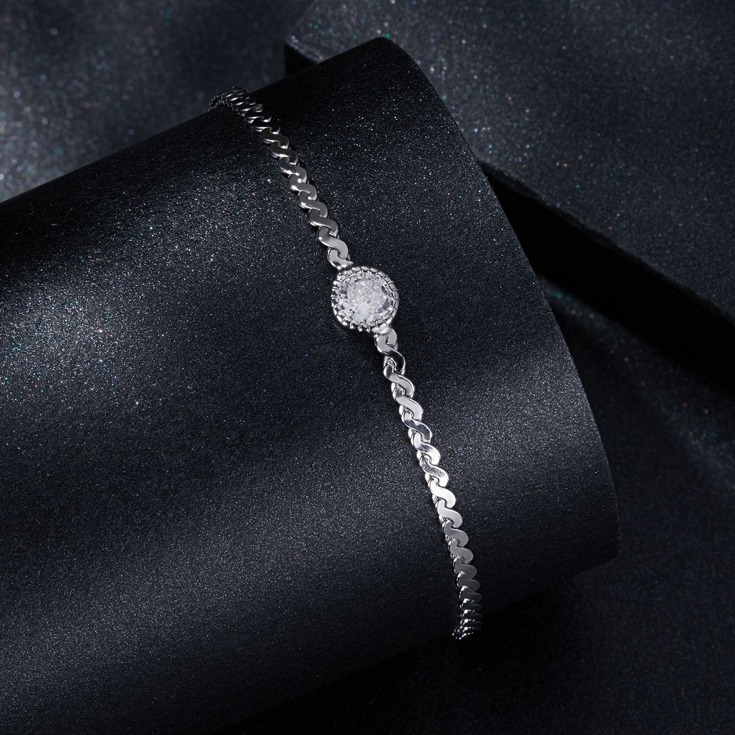 S925 sterling silver moissanite bracelet with 5.0mm halo centerpiece, curb chain Bids.com on Tampa Home & Garden Store