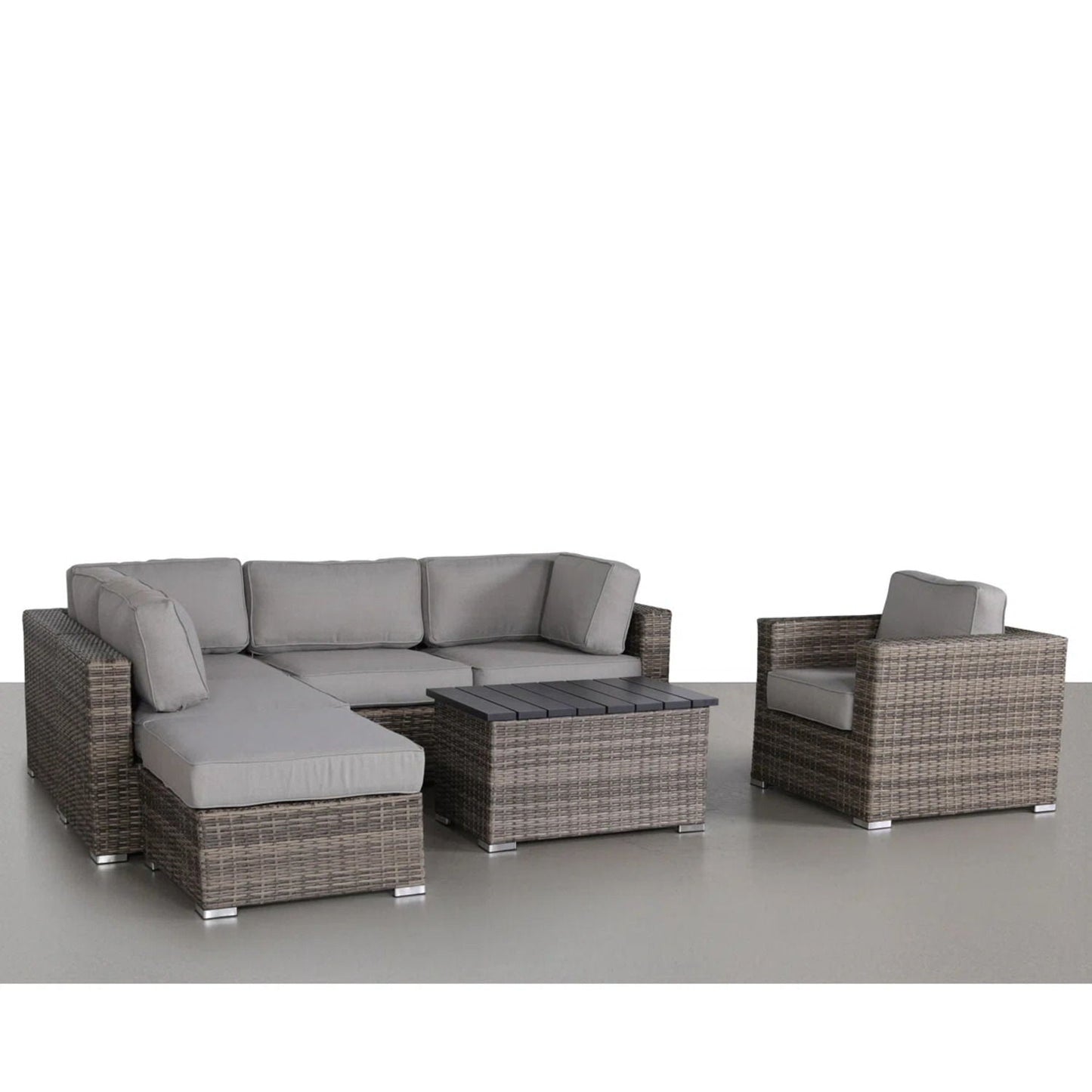 Comfortable Outdoor Sectional and Lounge Set