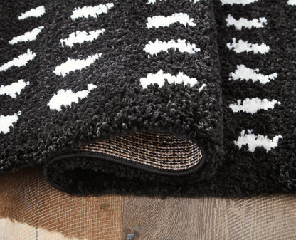 Minston Shag Rug with Dot Design Black and White