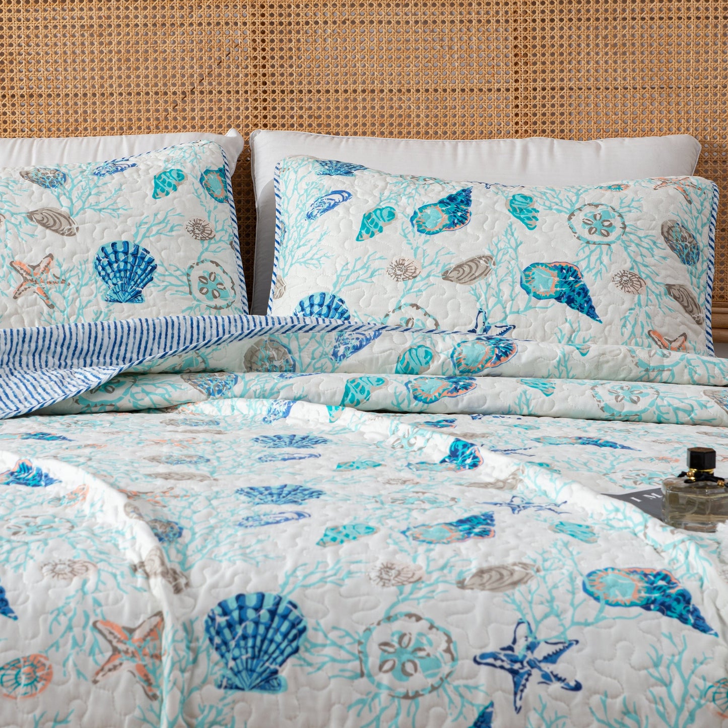 Coastal Blue Microfiber Quilt Set and Bedding