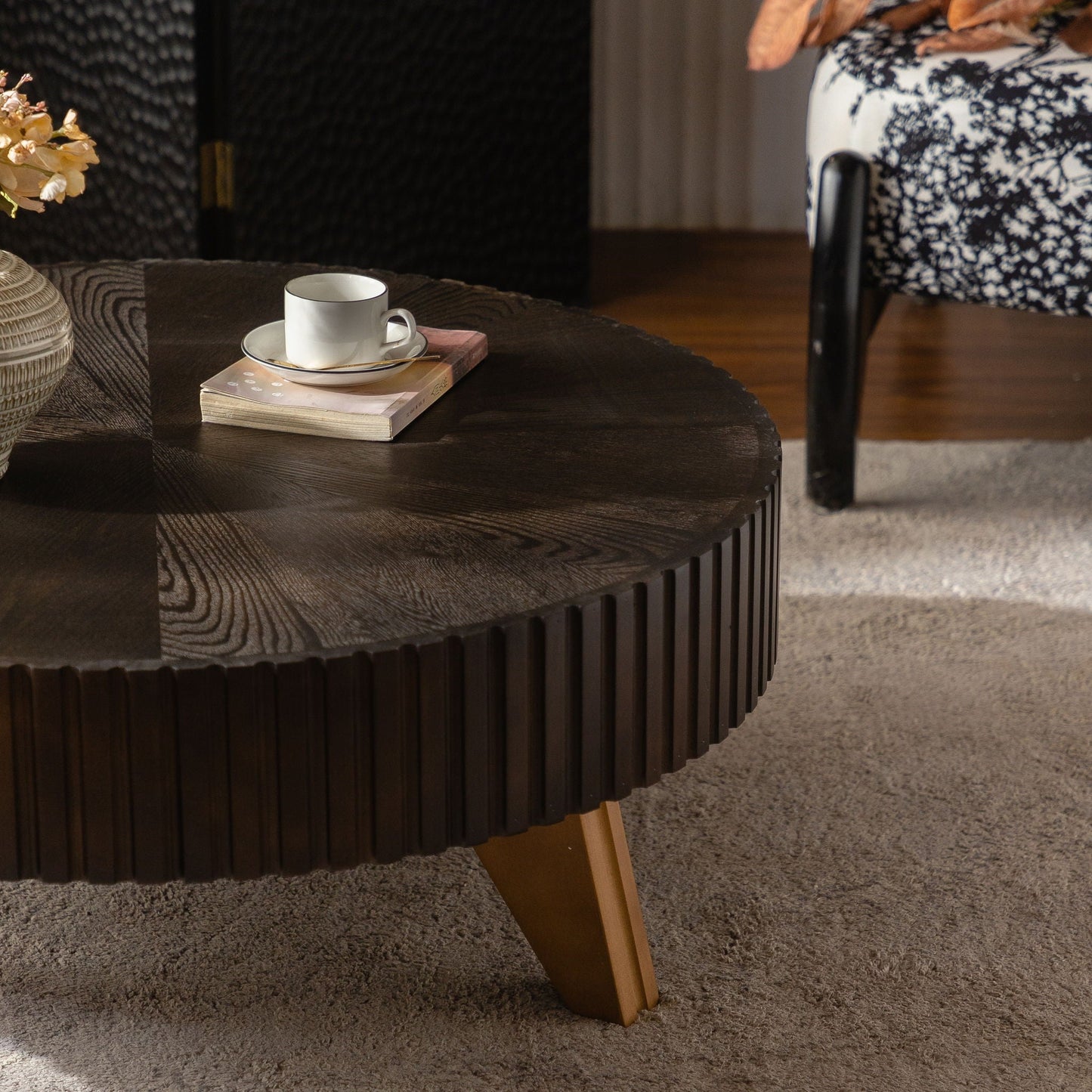 Round Retro Coffee Table with Solid Wood Legs