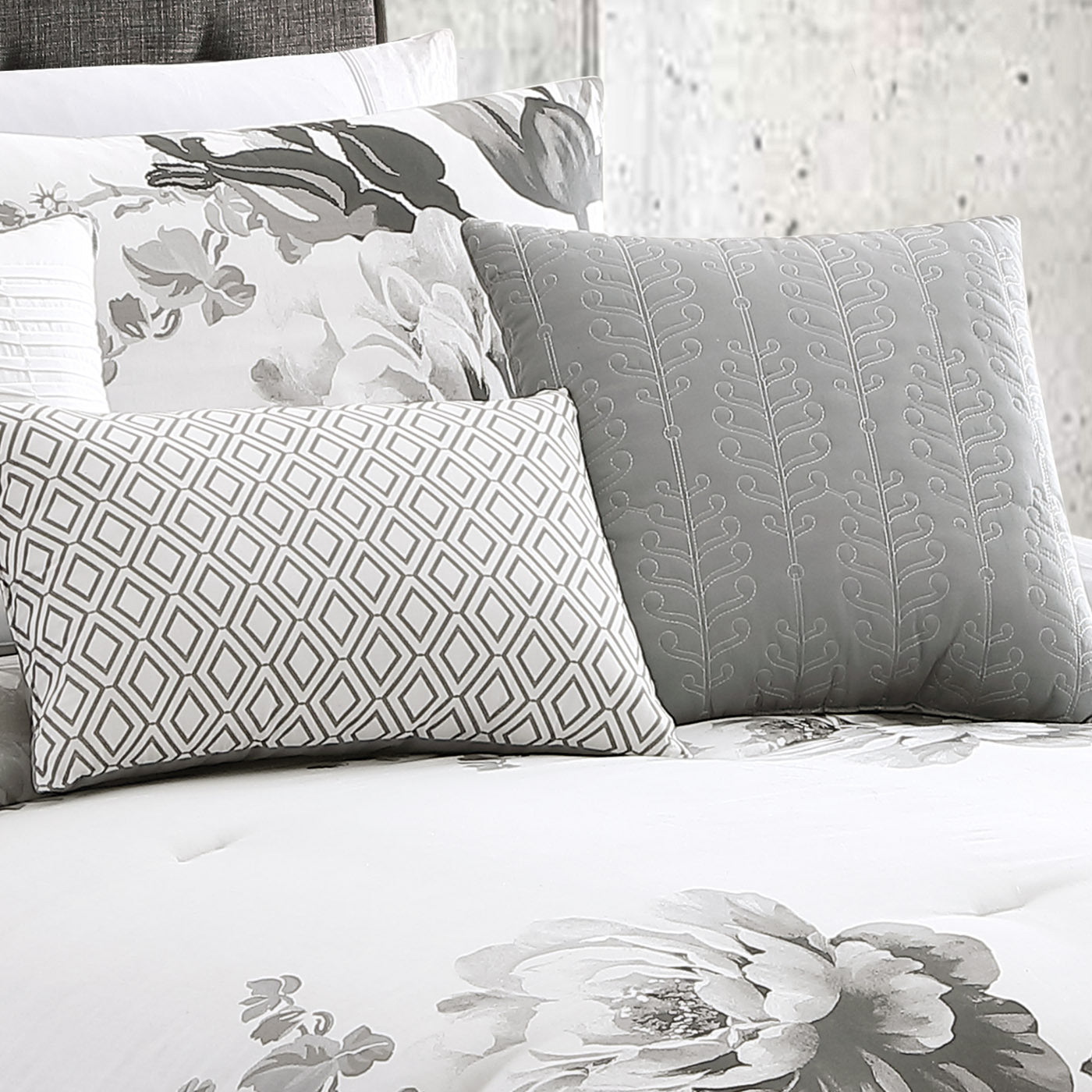 Ridgely 7 Pc Watercolor Floral Comforter and Set