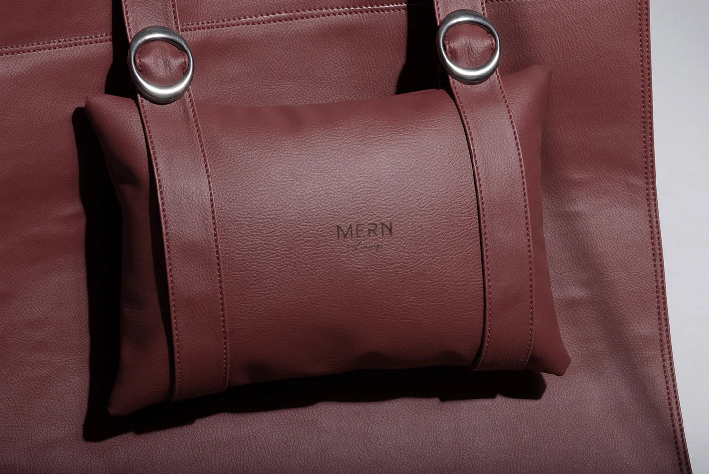 Silla colgante redonda de piel sintética color burdeos