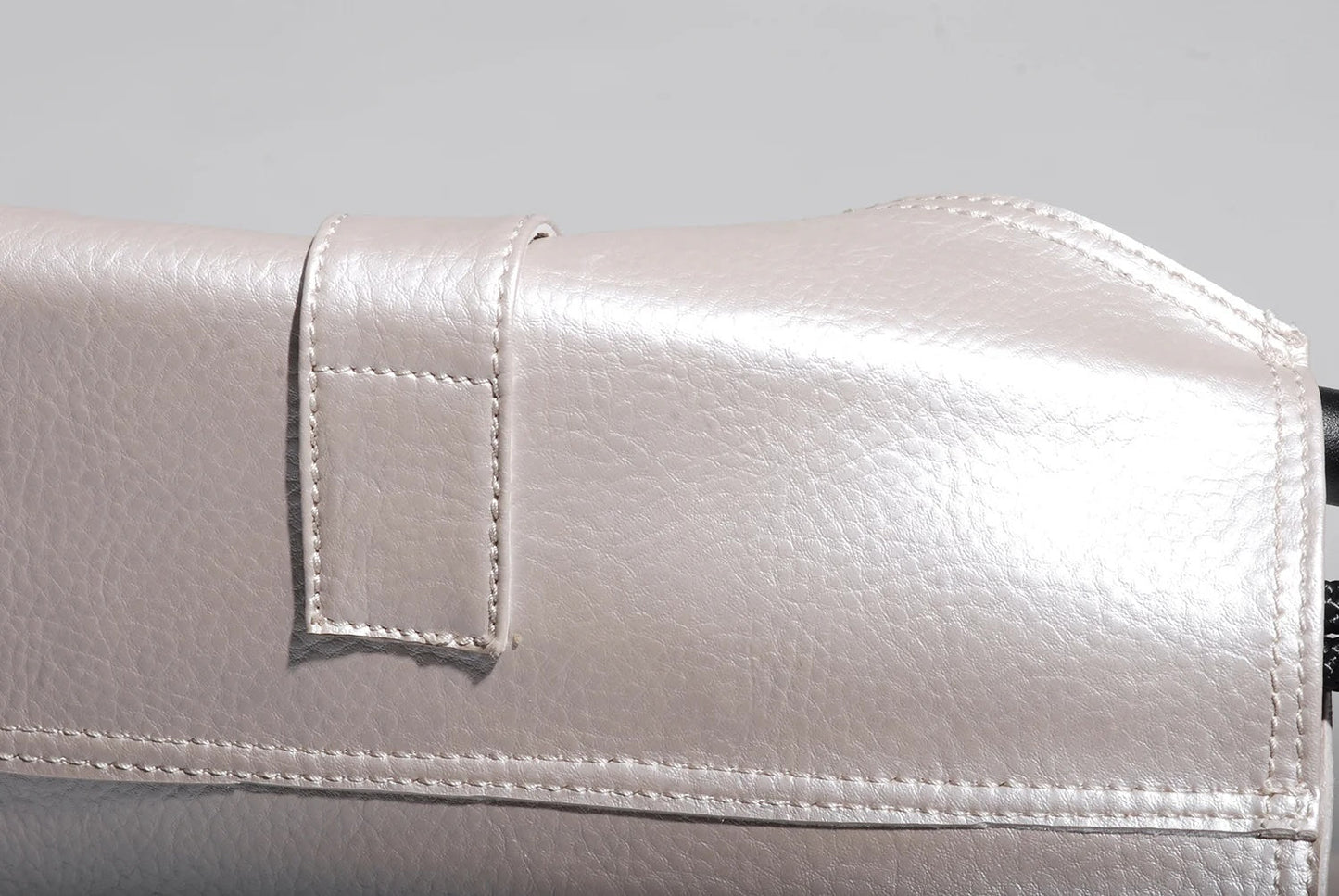 Silla colgante redonda de piel sintética color perla