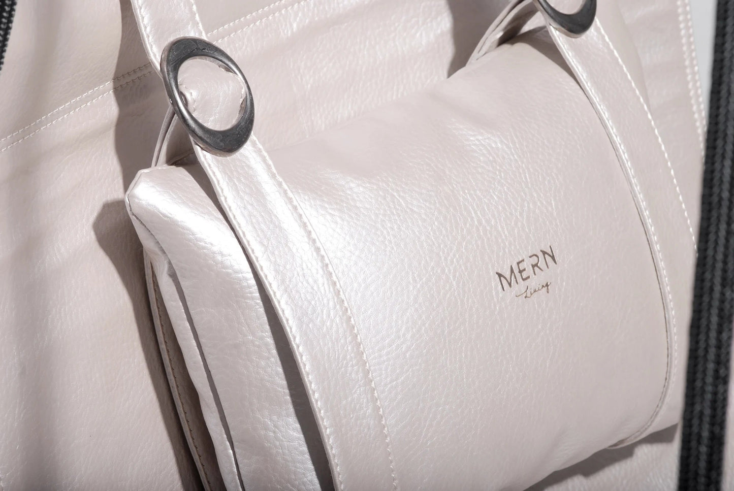 Silla colgante redonda de piel sintética color perla