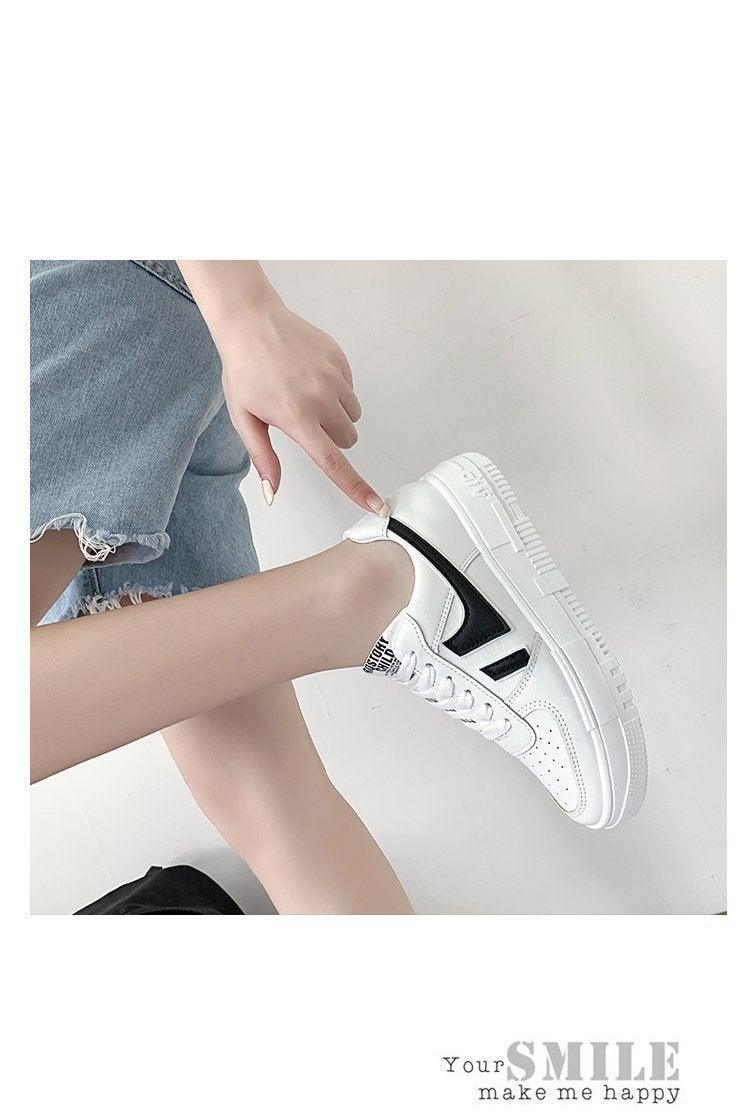 Women Casual and Breathable Lace Up Sneakers