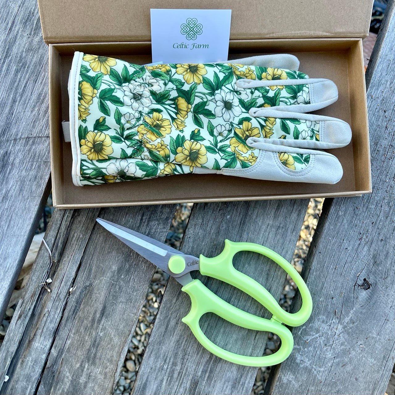 Caja de regalo para jardín: guantes y tijeras de podar