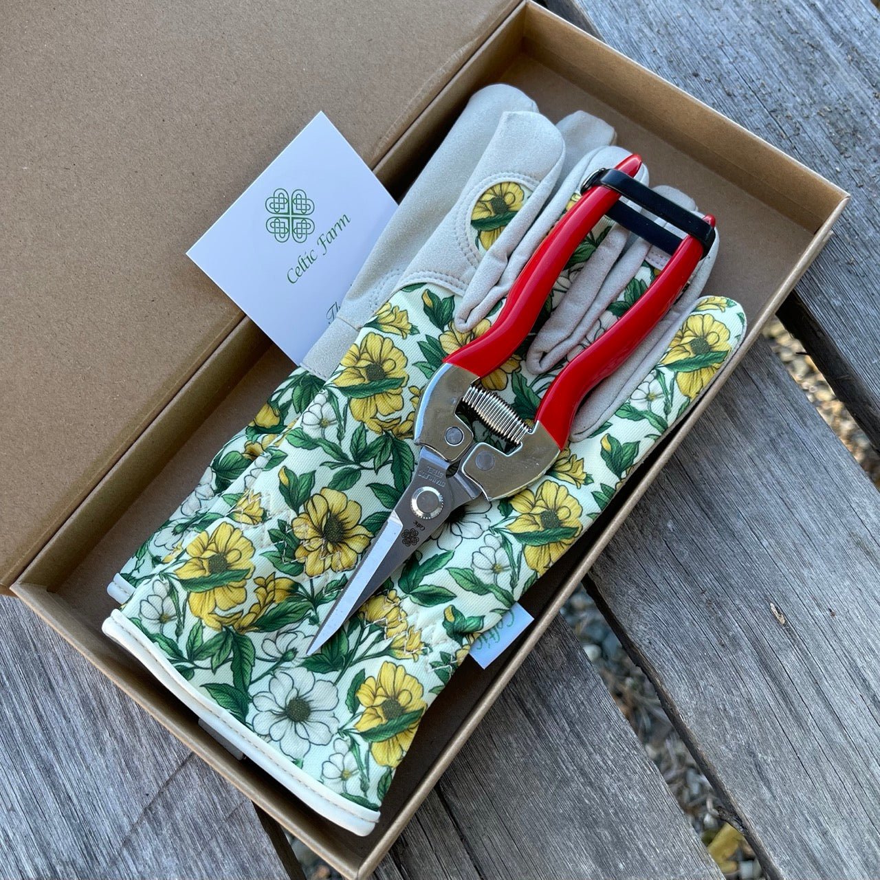 Caja de regalo para jardín: guantes y tijeras de podar