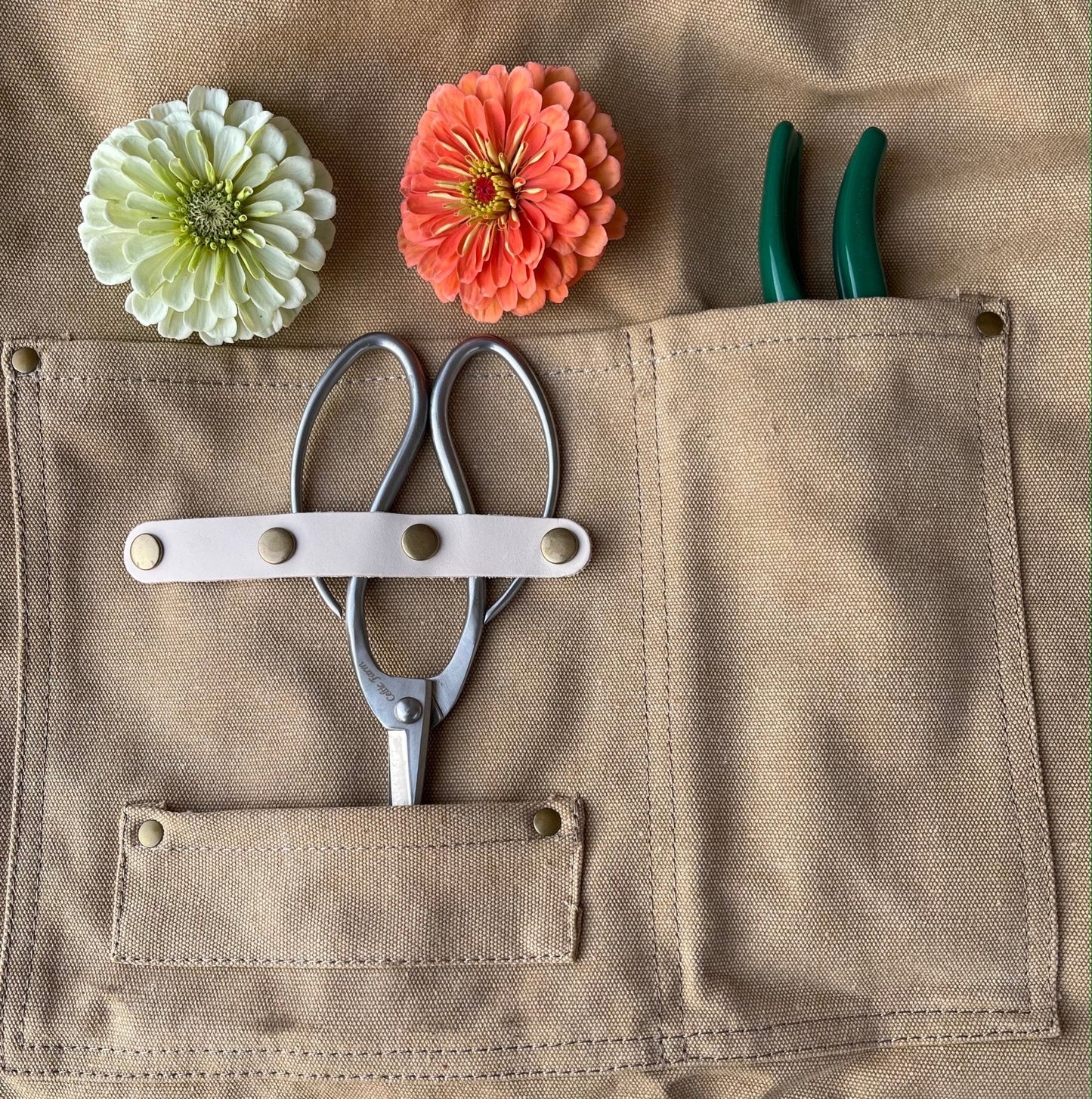 Gardening Apron - Waxed Canvas Apron with Pockets