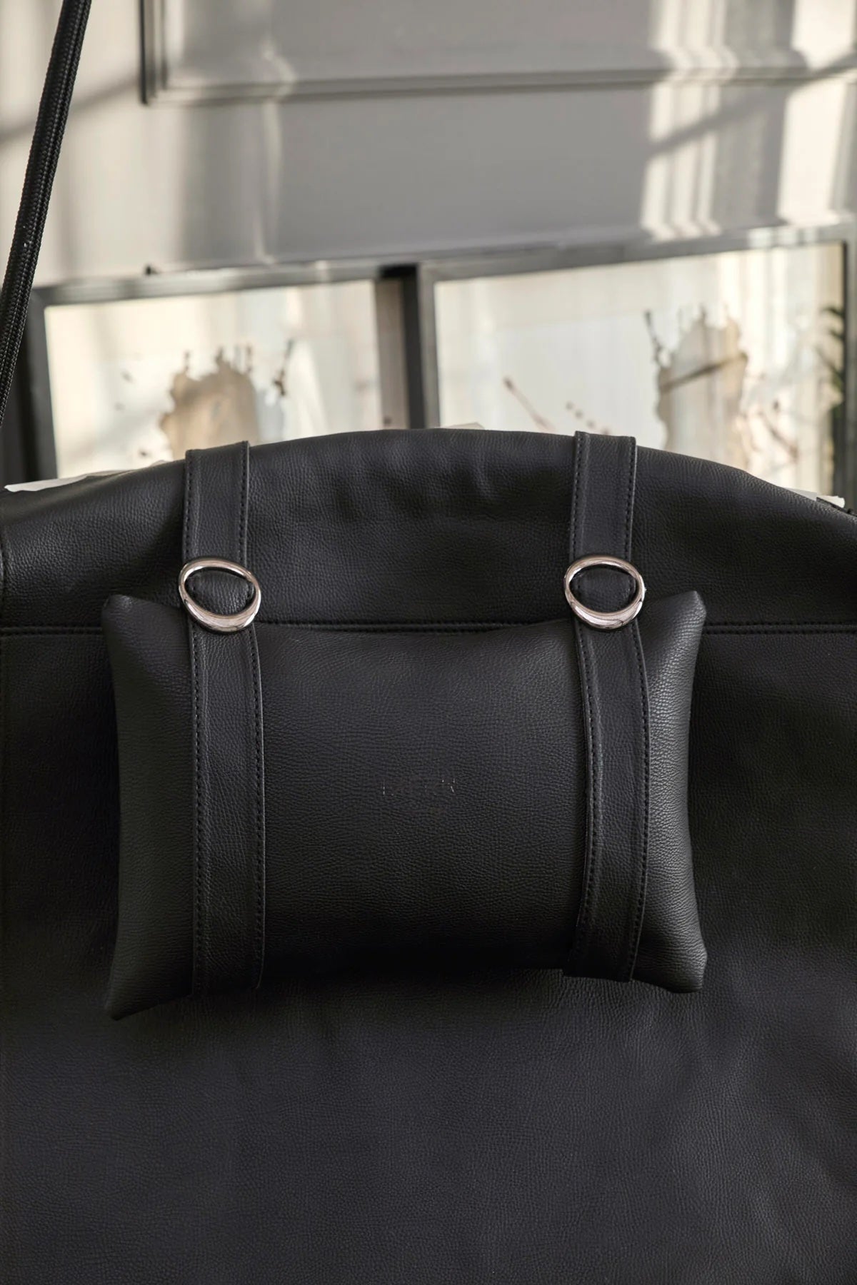 Silla colgante redonda de cuero genuino negra