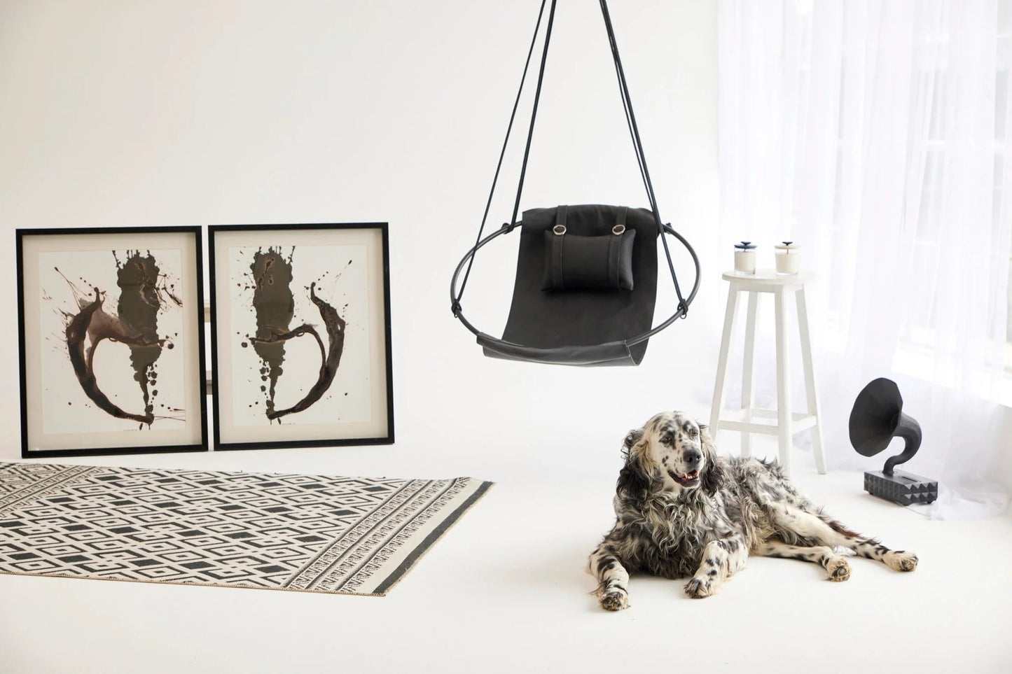 Silla colgante redonda de cuero genuino negra