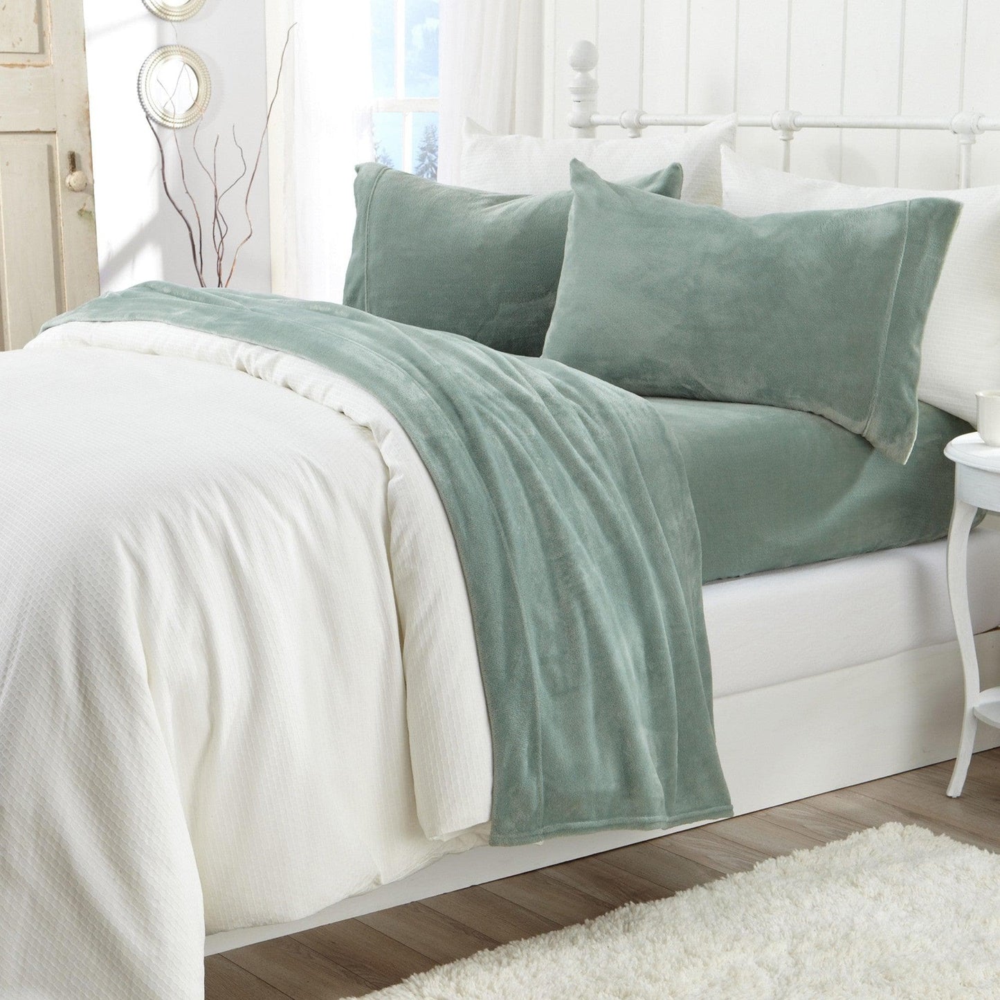 Ultra Soft Velvet Plush Bed Sheets and Luxe