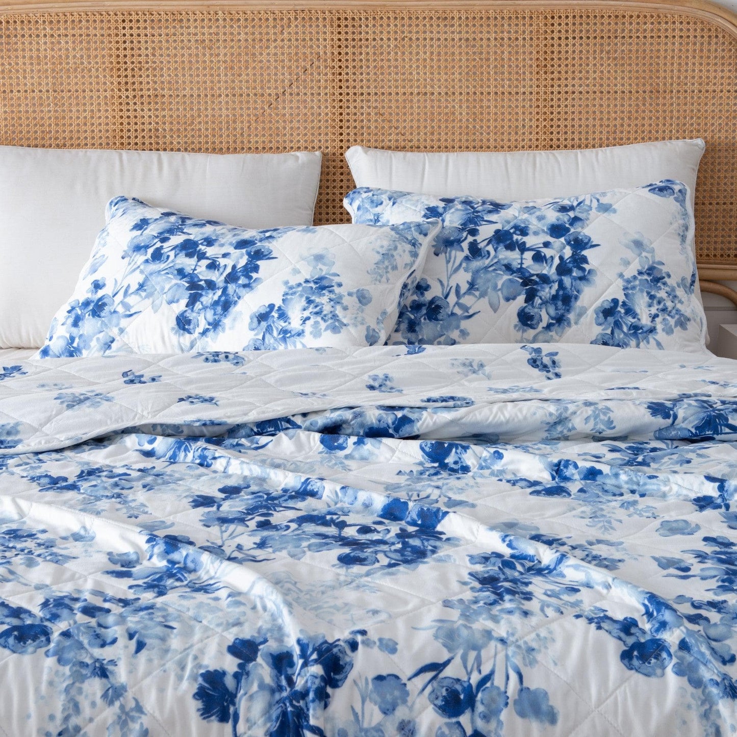 Watercolor Leaves Quilt Set and Cotton Blend