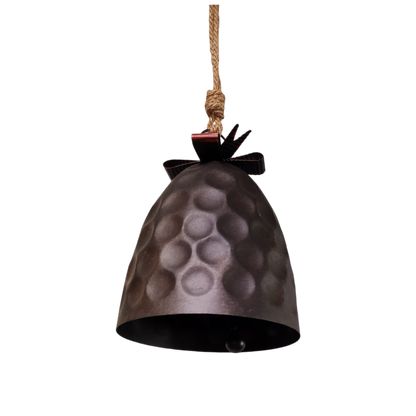 Campana de metal martillado con arco -