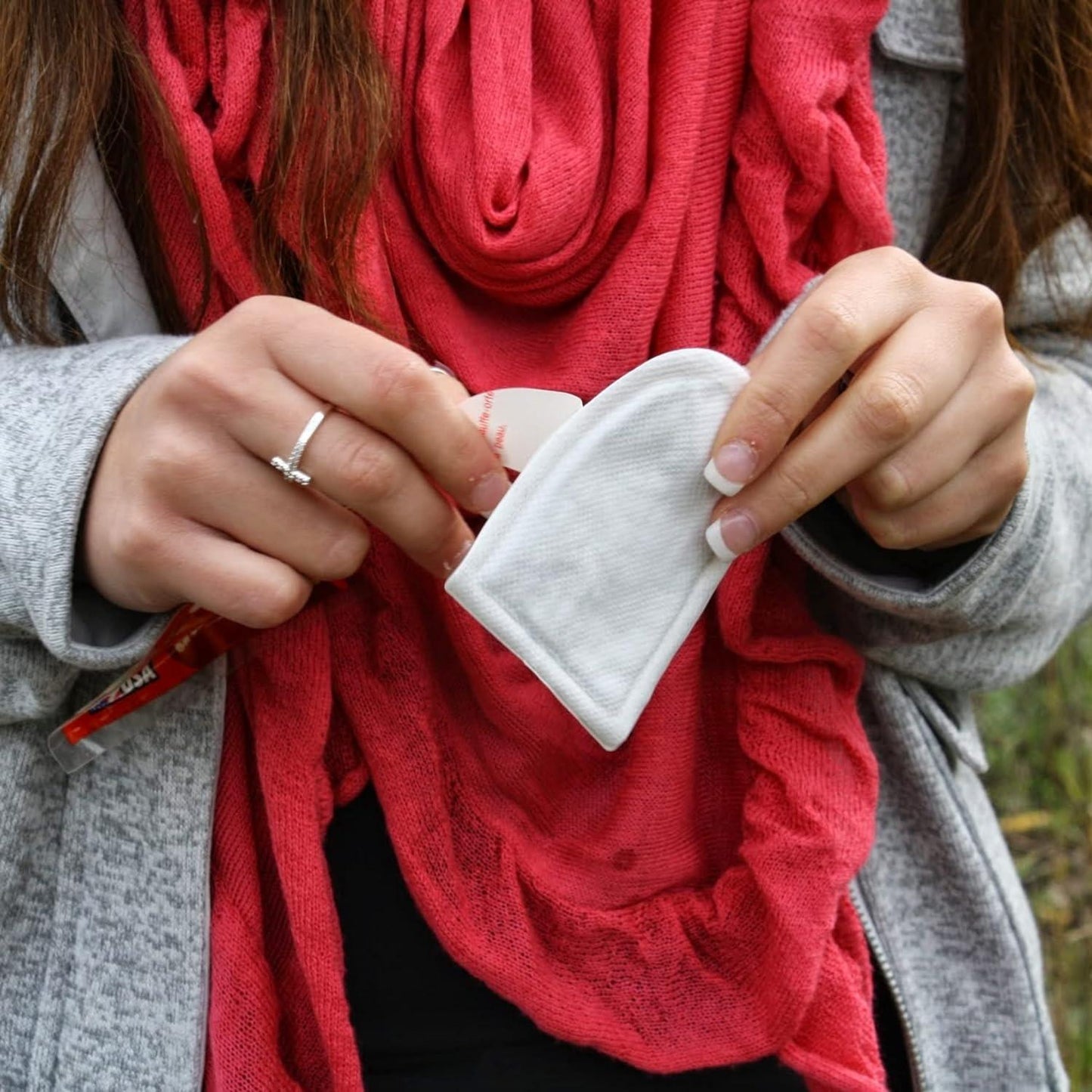 Calentadores de dedos de los pies HotHands: calentadores de aire duraderos, seguros, naturales y sin olores: hasta 8 horas de calor (bolsa de 6 pares) 
