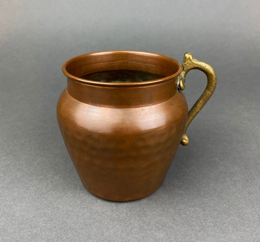 Vase/récipient vintage en cuivre martelé à la main. Fabriqué artisanalement en Turquie. Décoration rustique pour la maison.