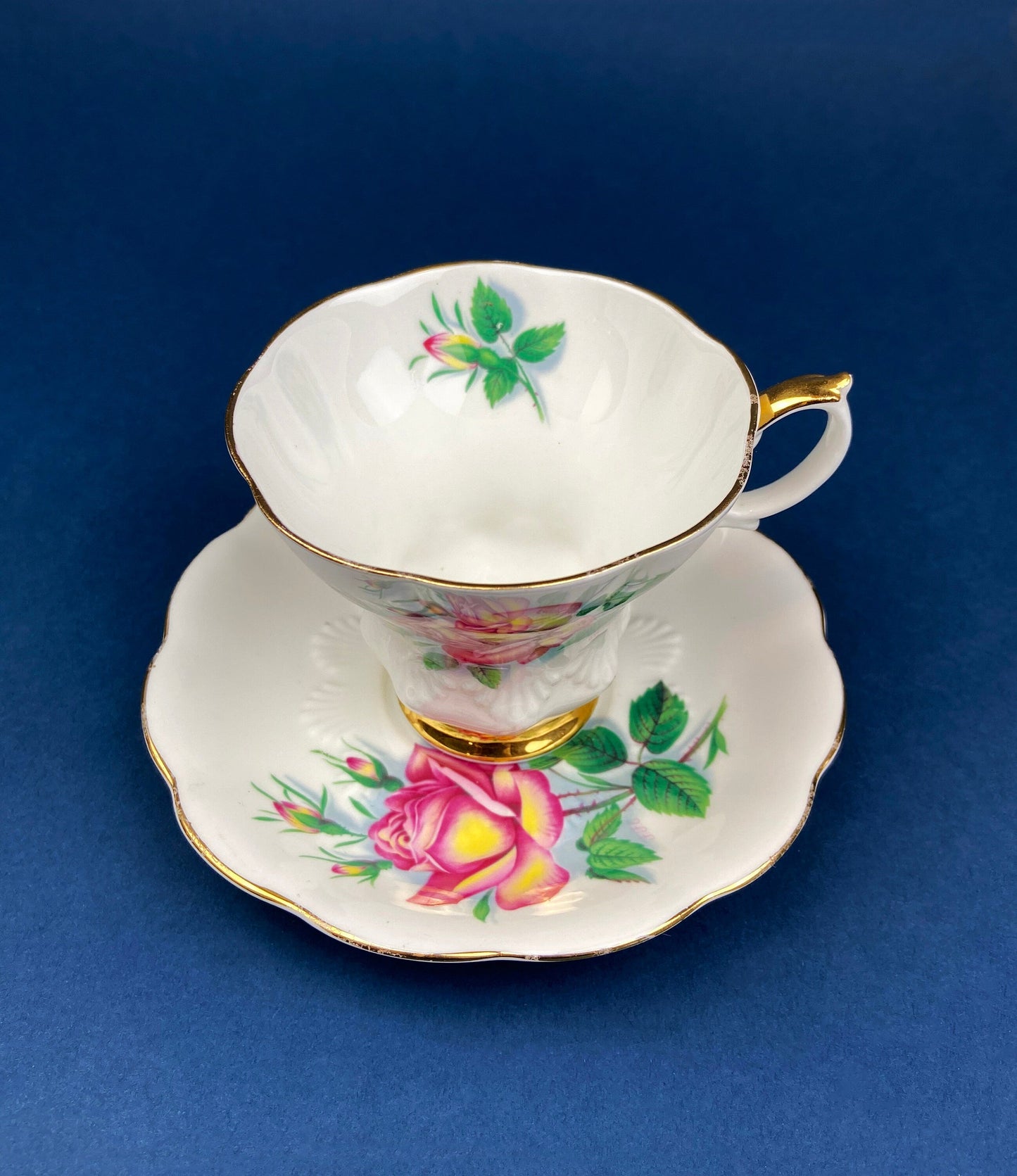 Taza y platillo vintage para té y café. Royal Albert Sweetheart Roses "Anne". Porcelana fina, hecha en Inglaterra.