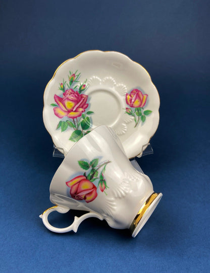 Taza y platillo vintage para té y café. Royal Albert Sweetheart Roses "Anne". Porcelana fina, hecha en Inglaterra.