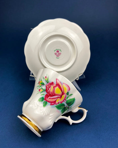 Taza y platillo vintage para té y café. Royal Albert Sweetheart Roses "Anne". Porcelana fina, hecha en Inglaterra.