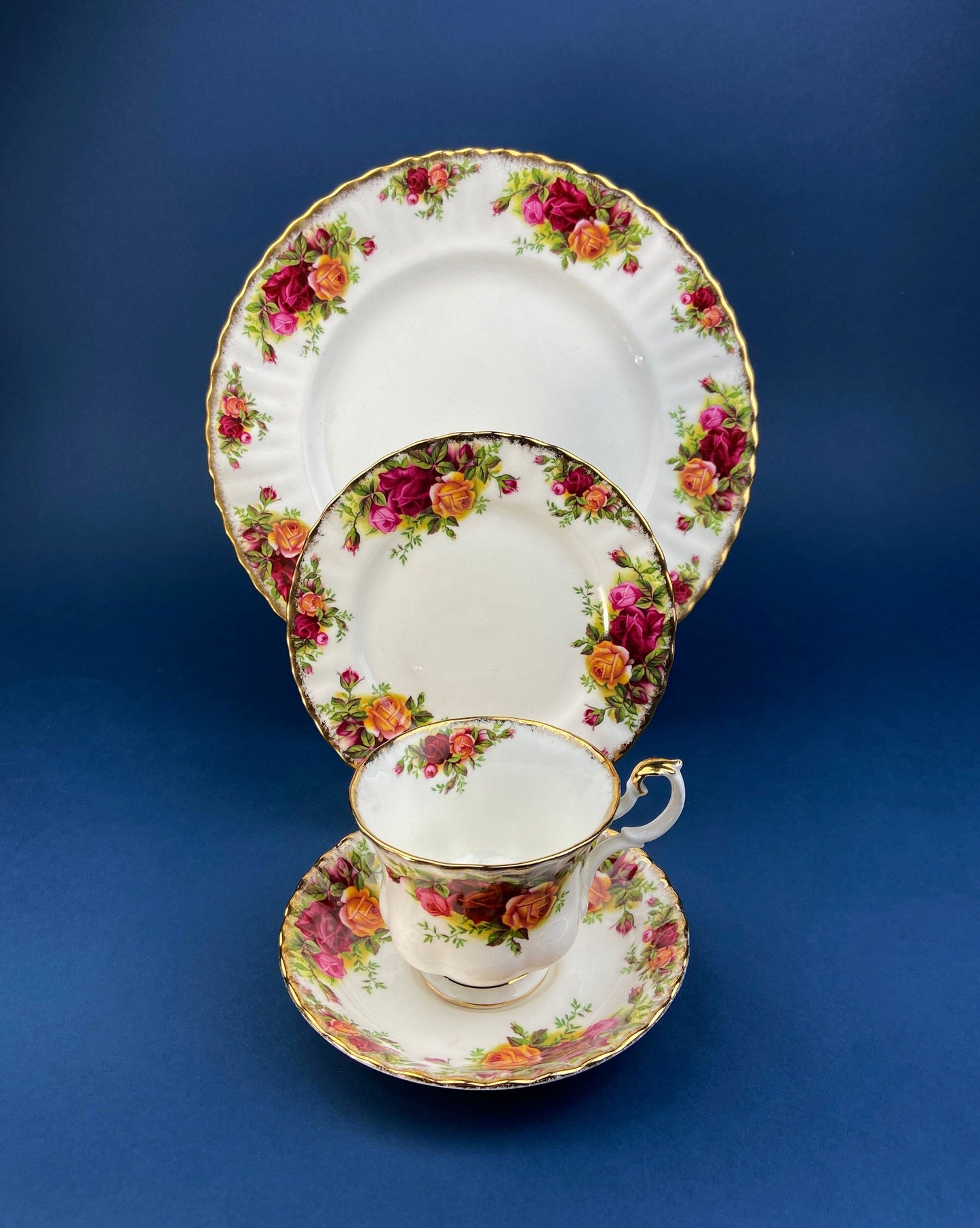 Plato de postre Royal Albert. Motivo de rosas antiguas. Alta cocina. Regalo para ella.