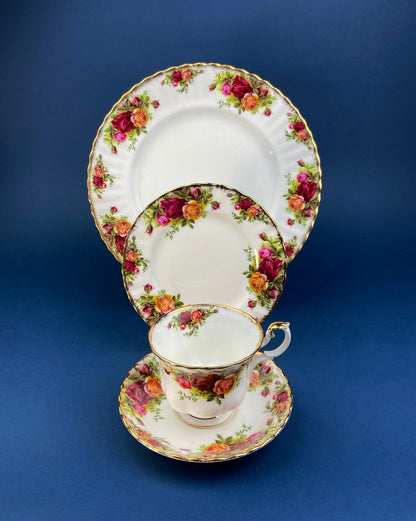 Plato de postre Royal Albert. Motivo de rosas antiguas. Alta cocina. Regalo para ella.