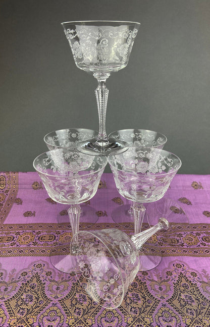 Copas altas antiguas de cristal para sorbete de Fostoria. Diseño grabado en rosa medianoche. Juego de seis copas de 113 ml. Repuestos. Alta cocina.